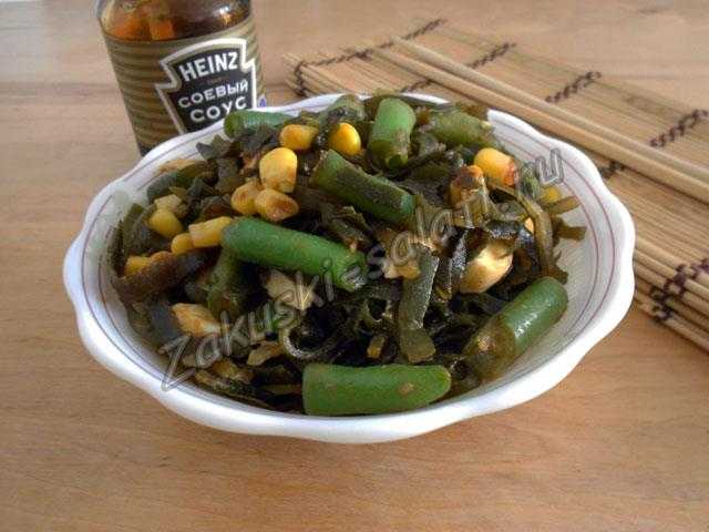 Простой салатик с морской капустой и овощами