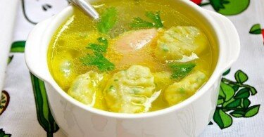 суп с клёцками на курином бульоне