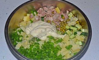 Простой салат с мясом свинины