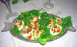 Фаршированные яйца на праздничный стол на Пасху