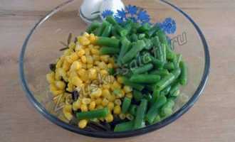 Простой салатик с морской капустой и овощами